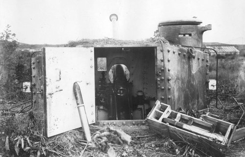 Захваченная советскими войсками японская 75-мм бронебашенная установка в Хутоусском укрепленном районе