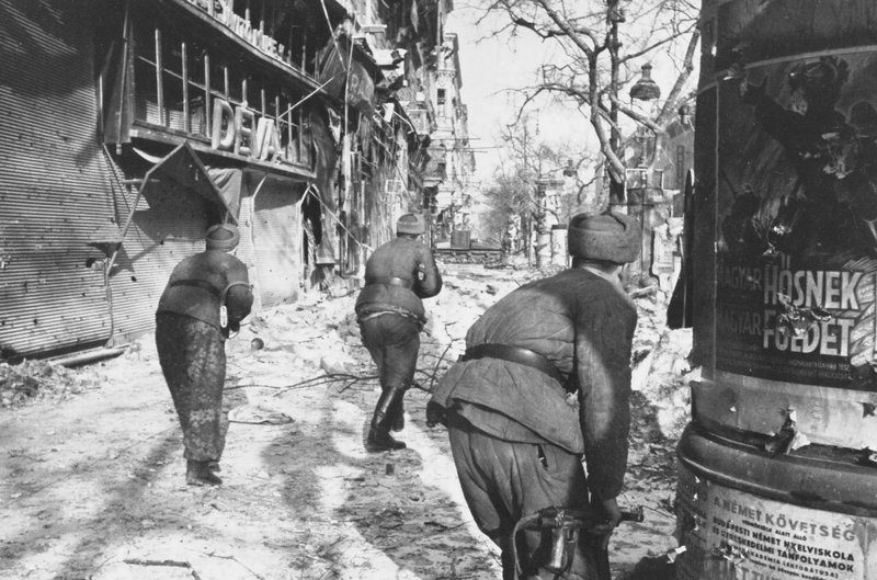 Soviet soldiers are fighting on the street of Budapest