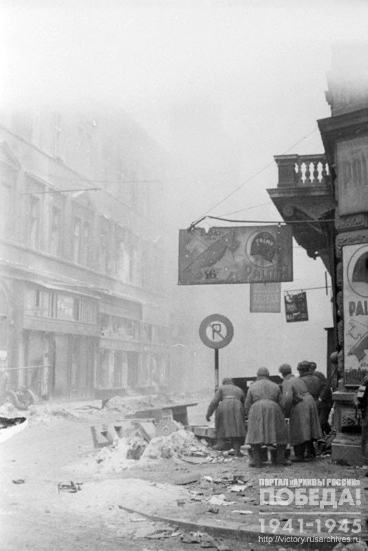 Soviet soldiers in combat in one of the streets of Budapest