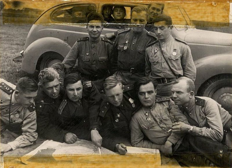Фотография: Командир 92 ГвКАНП (гвардейского корпусного артиллерийского полка) на НП