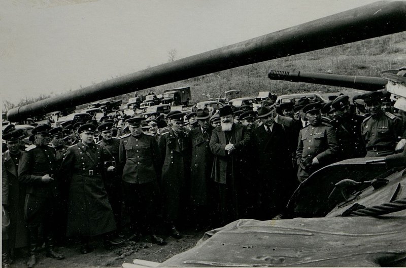 Фотография: Показ советской боевой техники болгарскому правительству и генералам