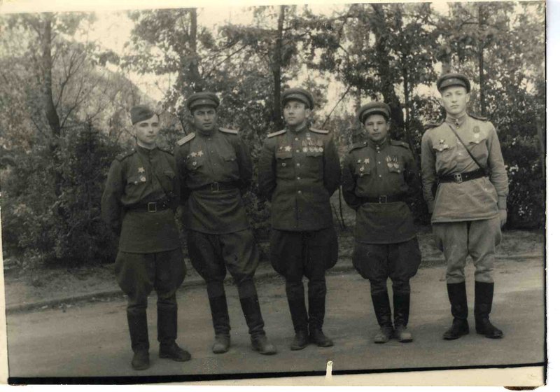Н.П. Хазов с боевыми товарищами