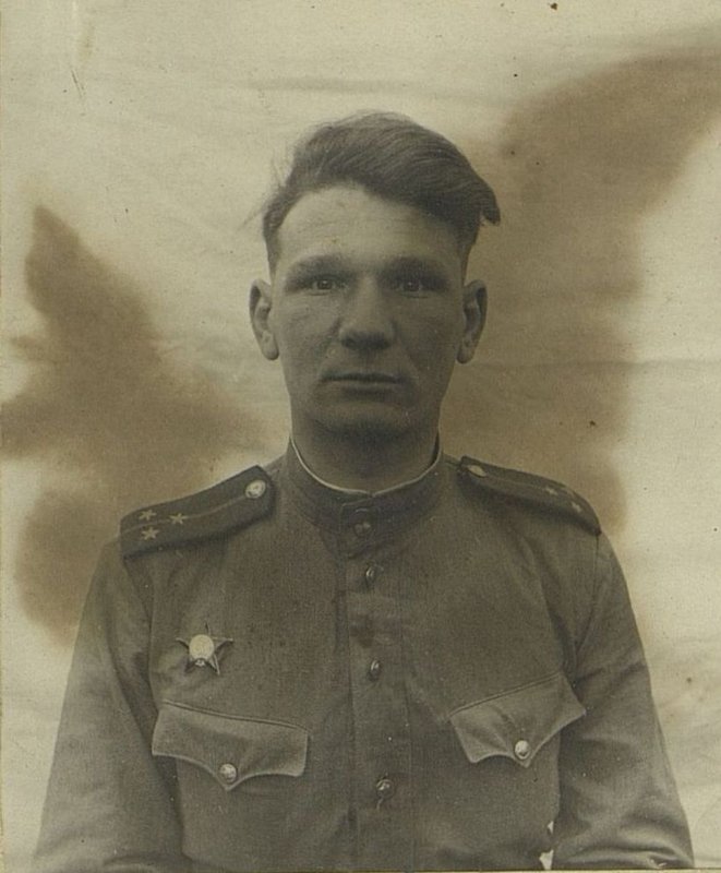 Фотография: Старший лейтенант Соломонов А.А. рождения 1916 г., из крестьян, служащий