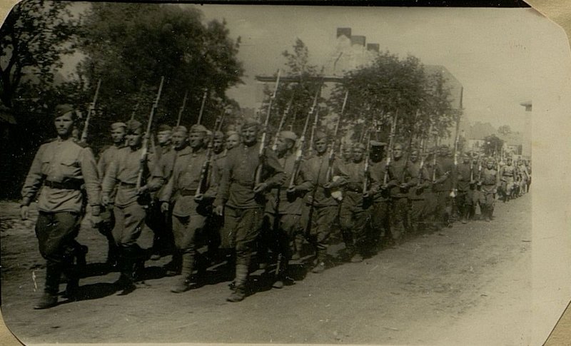Фотография: 9-я стрелковая рота. Участница последних боев на реке Висла. Немцы капитулировали