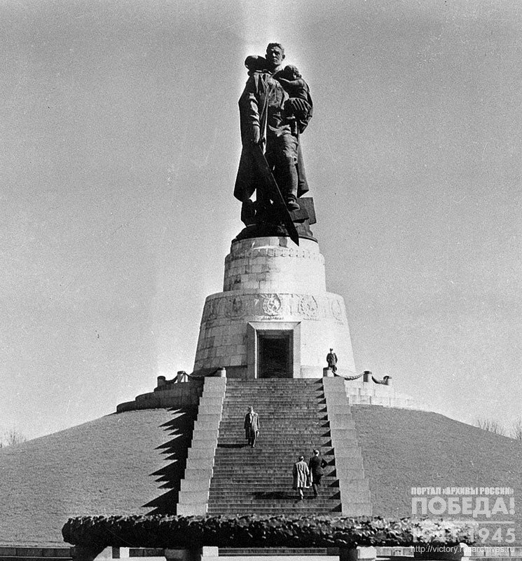Memorial to the fallen Soviet pilots on the Molotov square in Budapest