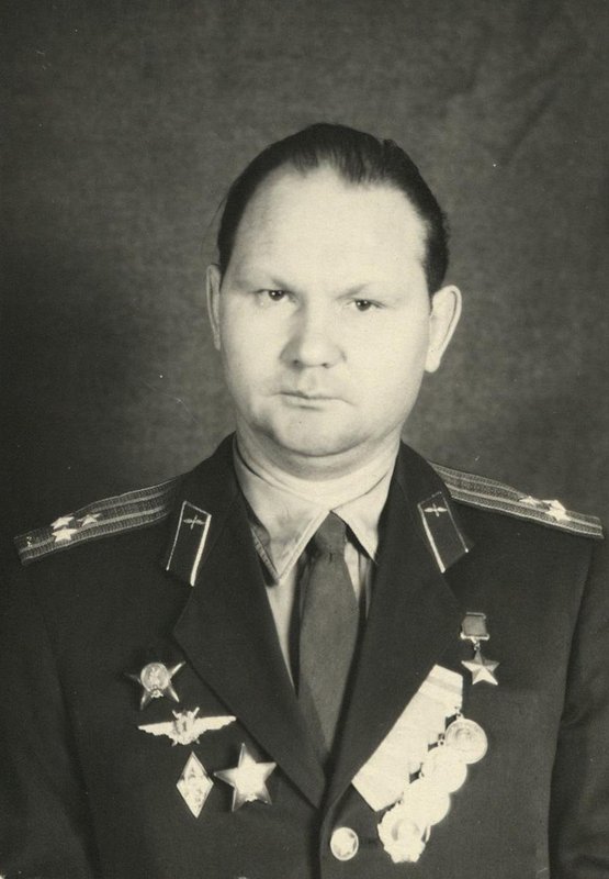 Герой Советского Союза полковник авиации Сутягин Николай Васильевич. Участник советско-японской войны заместитель командира эскадрильи истребительного авиационного полка