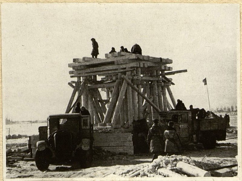 Фотография: Засыпка камнем ледозащитного ограждения