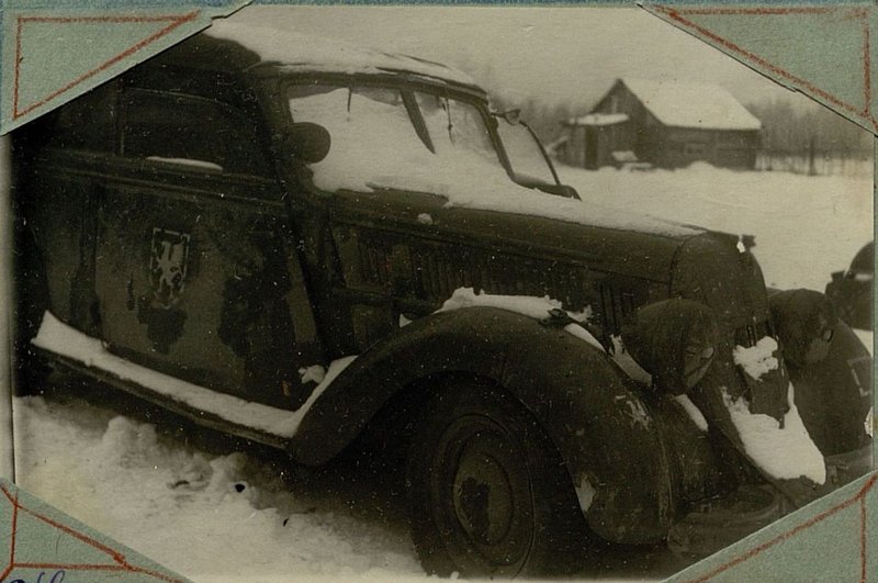 Фотография: Немецкая легковая машина, взятая частью товарища. Атаманова в бою у жел. дорож. станции Чуприяновка 9.12.1941 года