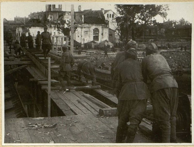 Фотография: Надвижка и сборка разводного пролетного строения на Новоладожском канале