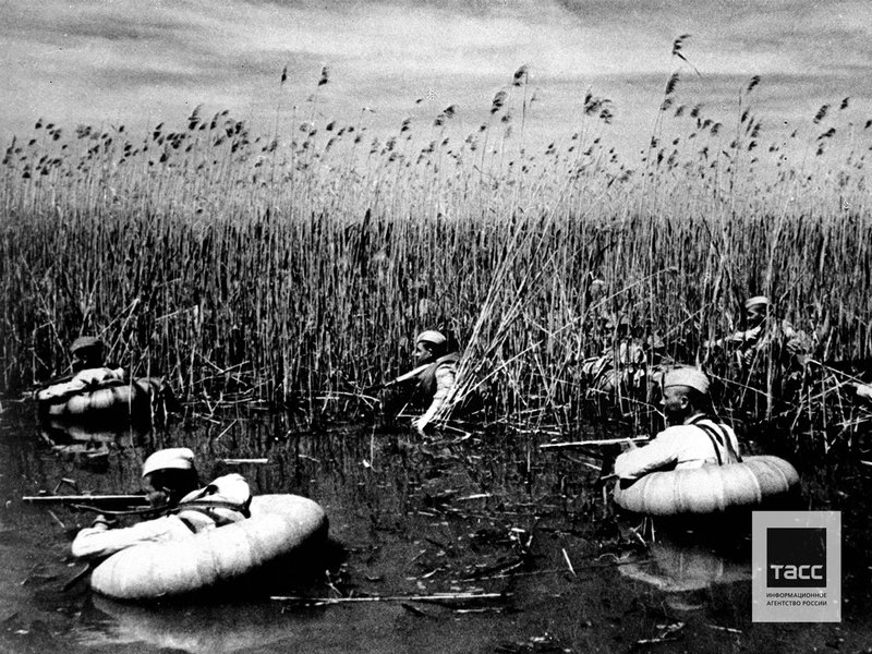 Soviet soldiers make their way through river floodplains, Krasnodar Region, 1943. Photo by Max Alpert/TASS