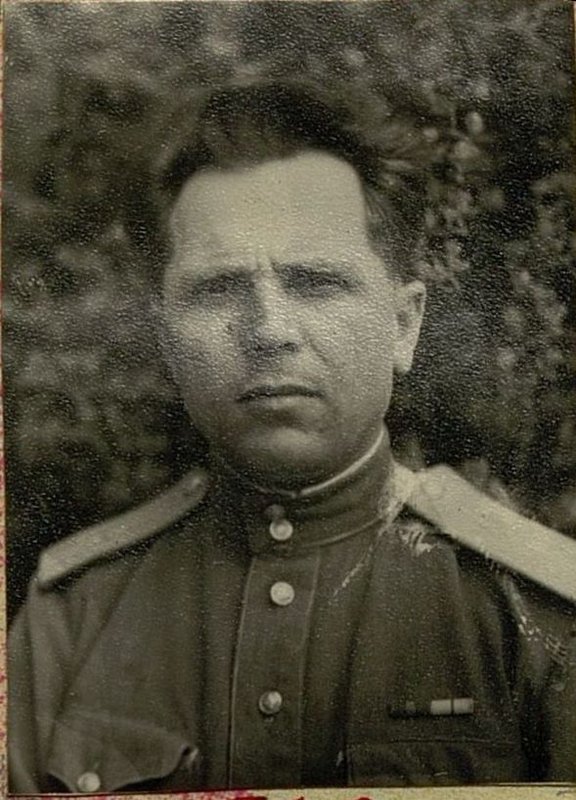 Фотография: Заместитель командира БАО (батальона по авиационной службе) по политической части капитан Нагребецкий