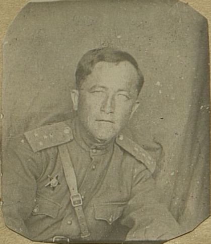 Фотография: Старший лейтенант Нуржанов Галий. Агитатор полка
