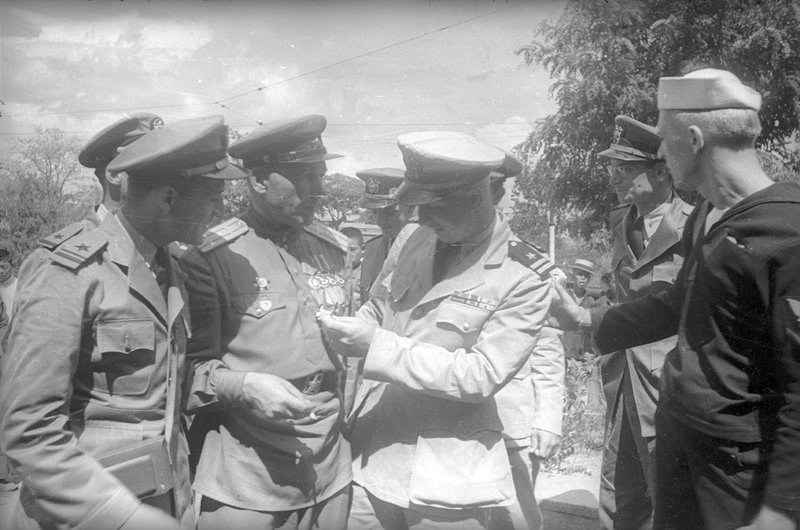 Soviet soldiers with allies in Harbin