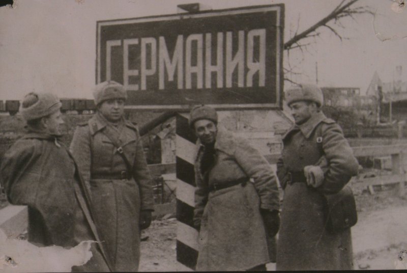 Soviet soldiers at the boundary pillar "Germany". 1945