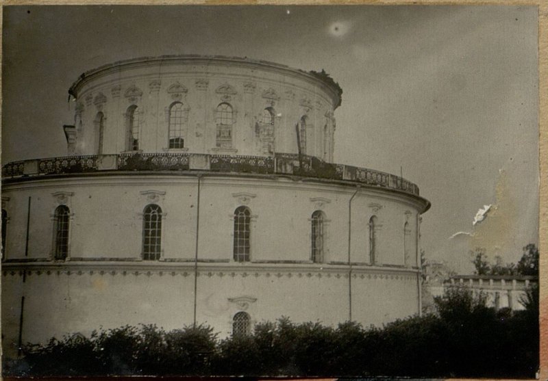 Фотография: Разминирование Ново-Иерасулимского монастыря разрушенного фашисткими ордами в период их Разгрома под Москвой