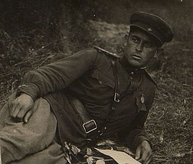 Фотография: Степанец Б.К. старший лейтенант начальник Продовольственно фуражное снабжение (ПФС) полка