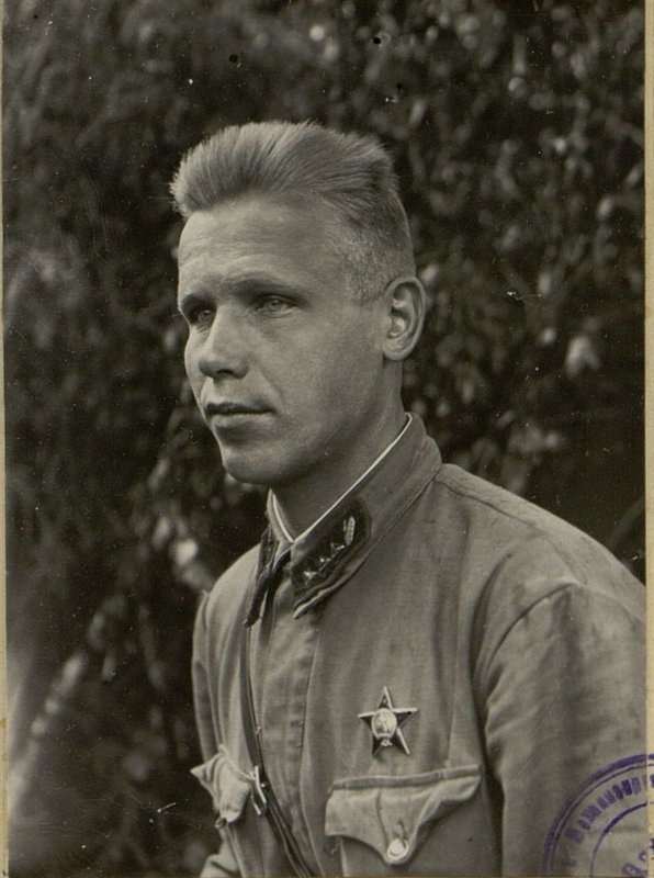 Фотография: Механик водитель старший сержант Кравченко Владимир Константинов