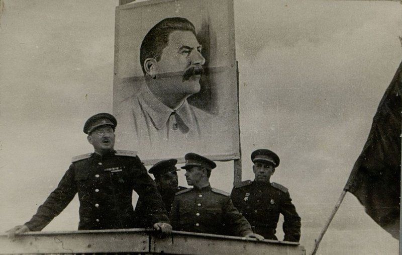 Image: Colonel-General Petrov, Commander of the North Caucasian Front, made a welcoming speech after the presentation of the awards