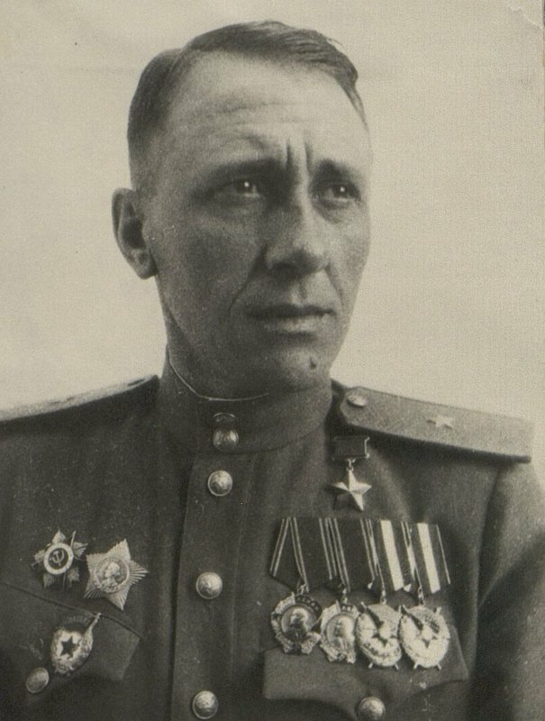 Фотография: командир 13 гвардии стрелковой дивизии герой Советского Союза гв. генерал-майор Комаров Владимир Николаевич