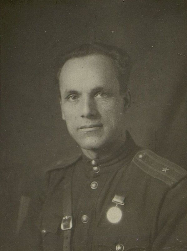 Фотография: Майор А. Флягин - редактор газеты "В бой за родину"