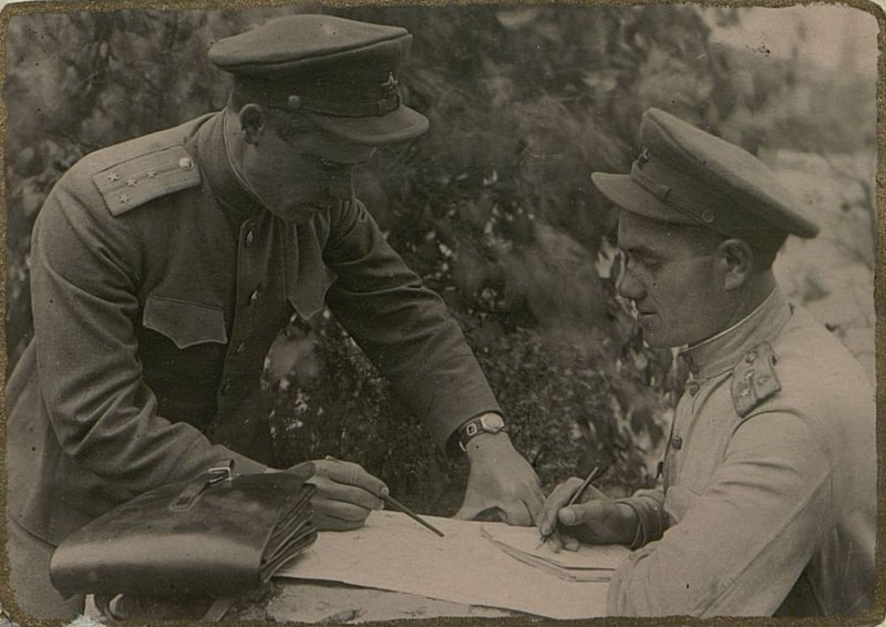 Image: Party organizer of the 488th Infantry Regiment Captain Comrade Blinkov at the Chief of Staff of the regiment gets acquainted with the combat situation