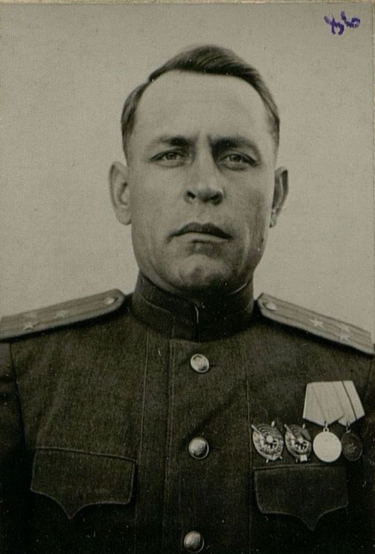 Фотография: Командир дивизии гвардии полковник Александр Иванович Мельчевский