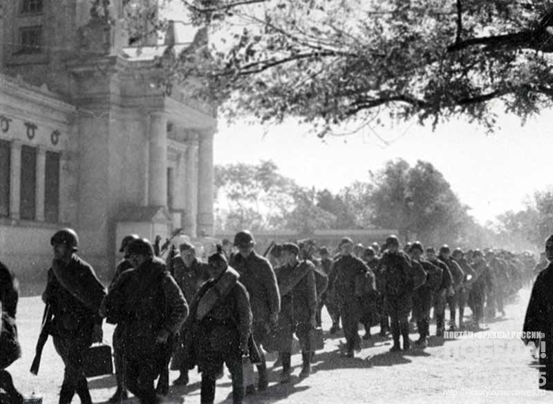 Infantry arrived as reinforcements, passes through the Historical Boulevard