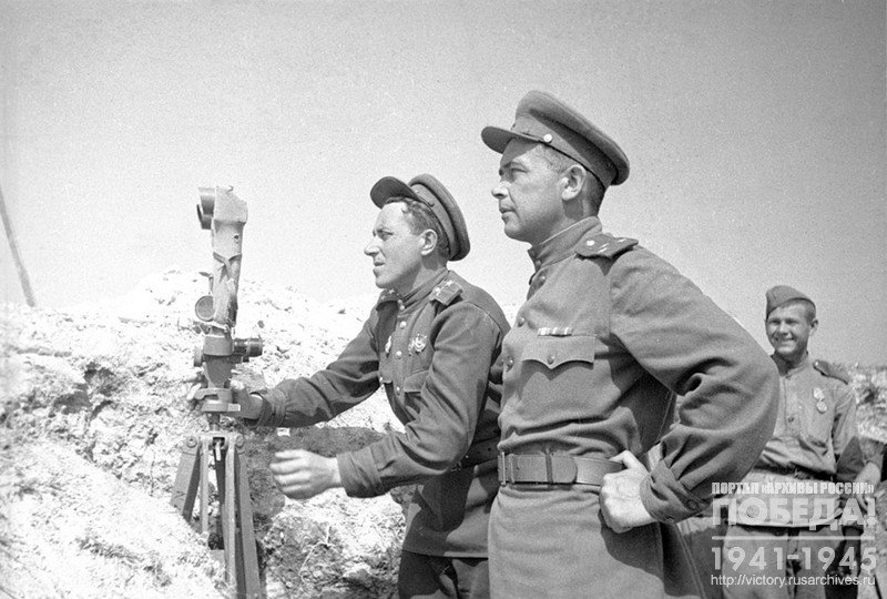Commander of the 32nd Guards Rifle Division Guards Colonel N. Zakurenkov, and the Commander of artillery Guards Colonel P. Shedko, at the command post on the approaches to Sevastopol. Village of Simeiz, 1944
