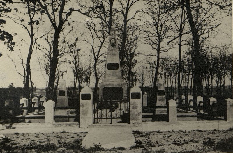 Фотография: с. Чеп. Памятник-монумент на воинском кладбище