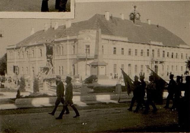 Фотография: На марше из Чехословакии в Румынию