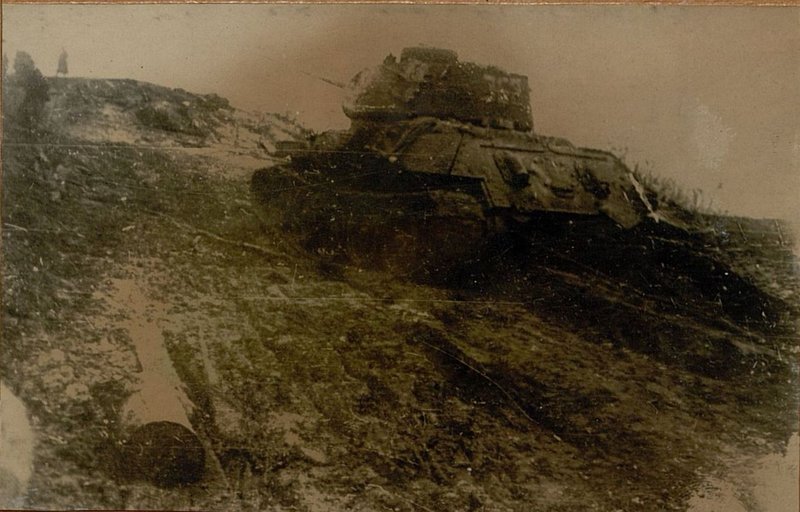 Фотография: Танк Т-34 эвакуирован из р. Петсамо-Йоки на берег в районе кв. 1830