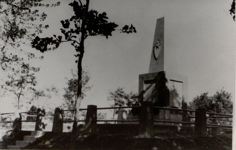 Фотография: с. Белед. Памятник-монумент на воинском кладбище