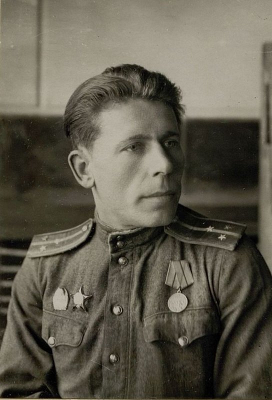 Фотография: Командир 1 АТР (авиационно-технической роты) Старший лейтенант Майстренко Г.М.
