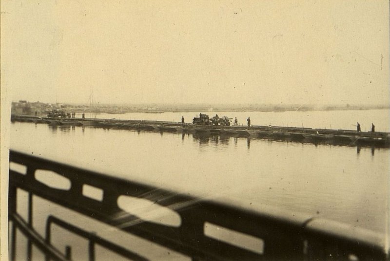 Фотография: Наплавной мост через Восточный Одер в гор. Грайфенхаген