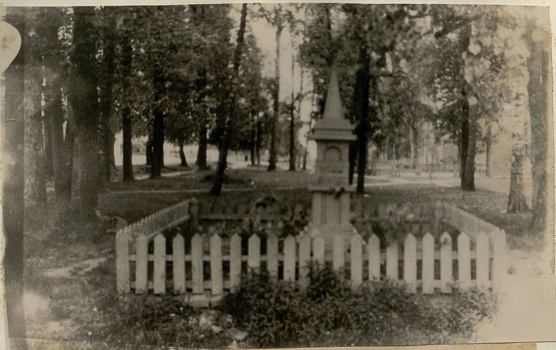 Image: War burial, Vileyka, park
