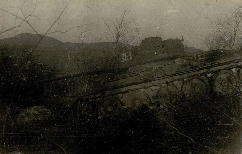 Фотография: Танк Т-34 в движении в районе кв. 3200