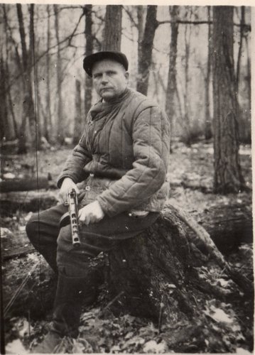В Сварынском лесу. Белоруссия, Брестская область, 1943 г.