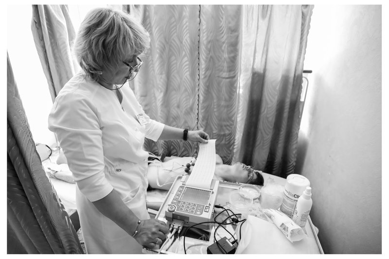 Medics from the Kursk Regional Clinical Hospital are conducting outreach examinations of refugees from border areas at temporary accommodation sites in the region.