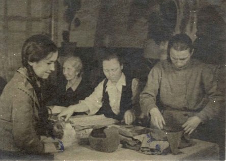 Школьники и пионеры в тылу