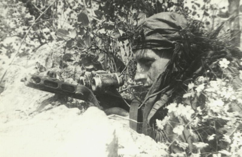 A brave scout of the order, guard sergeant Zubov in an ambush. On his account there are 25 captured prisoners for interrogation