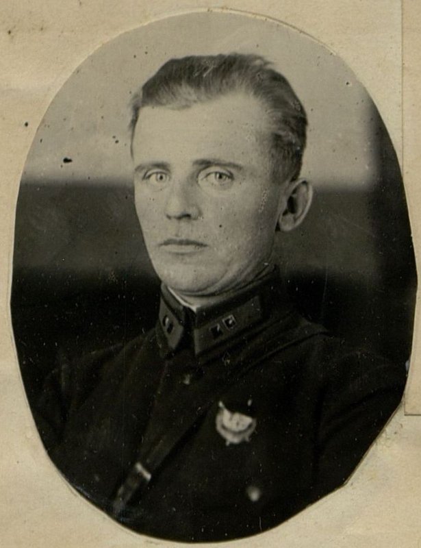 Image: Commander of the 3rd machine-gun company, senior lieutenant t. Kvashenko