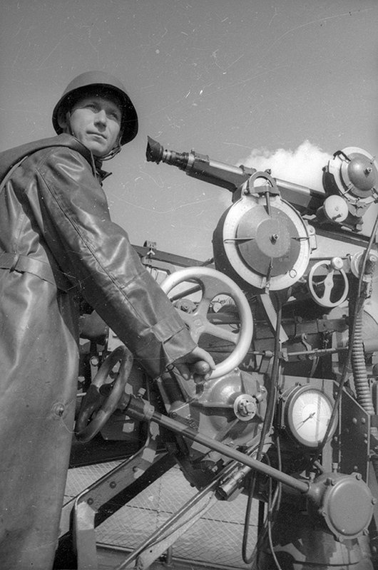Anti-aircraft gunners. Arctic