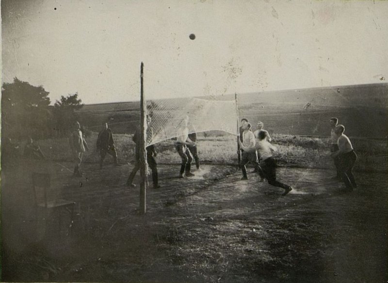 Фотография: Игра в волейбол