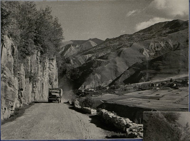 Фотография: Альбом "История 28 автомобильного полка, 1943-1944 гг."
