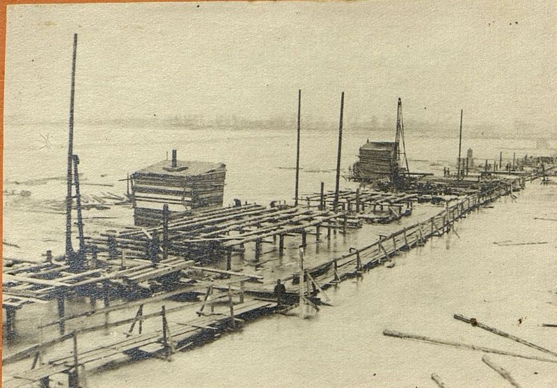 Фотография: Строительство моста через реку Днепр у гор. Киев