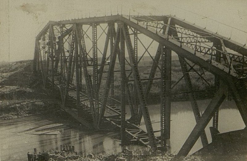 Фотография: Разрушенные мосты