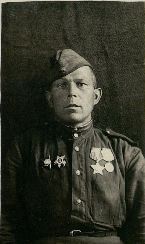 Фотография: Ефрейтор Александр Васильевич Ширшов, коммунист, ветеран дивизии