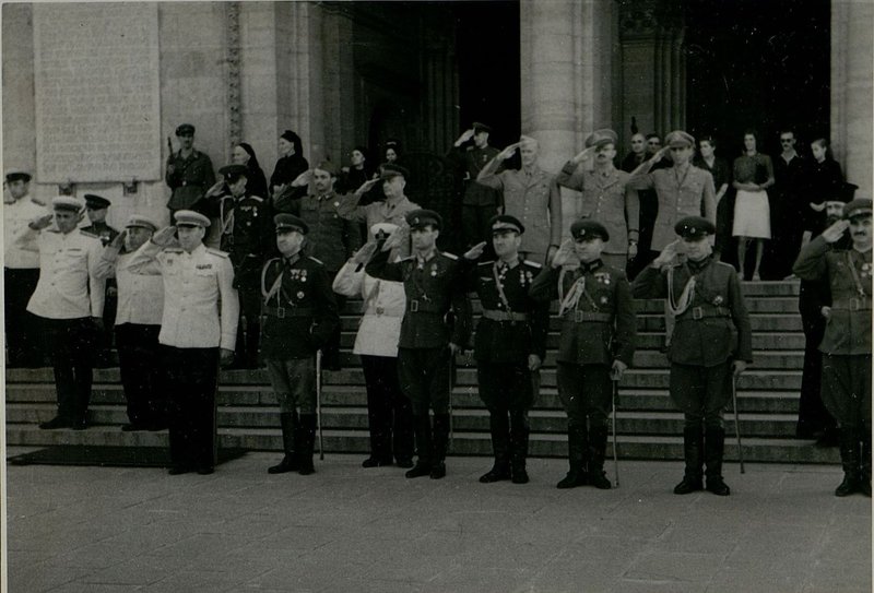 Фотография: Вручение медалей "За победу над Германией в Великой Отечественной войне 1941-45 г.г." болгарским войскам