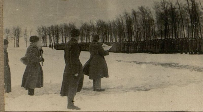 Фотография: Вручение Красного Знамени части Командующим Южно - Уральским военным округом Генерал-полковником товарищем Рейтер