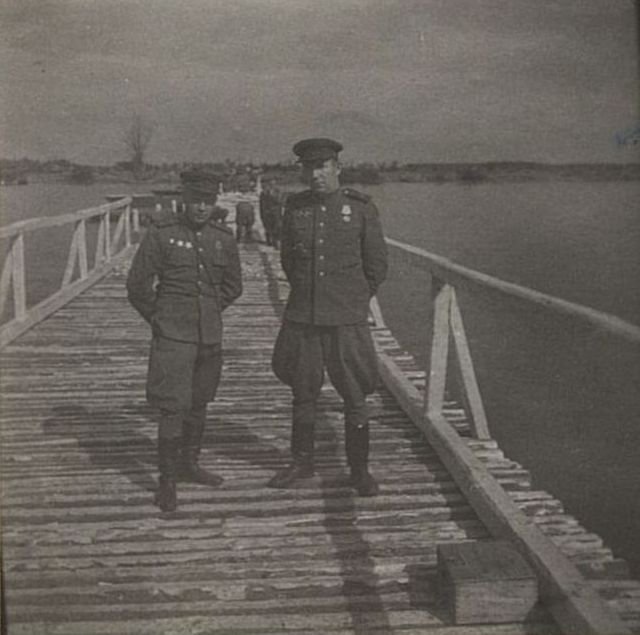 Фотография: 136, 138 и 139 батальоны на постройке моста через р. Эльба у Тангермюнде